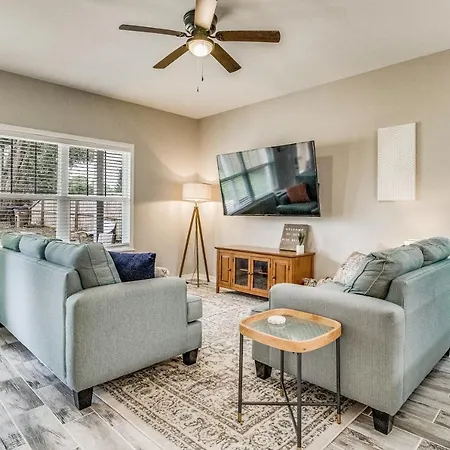 Blue Bungalow New And Cozy East Hill Convenience